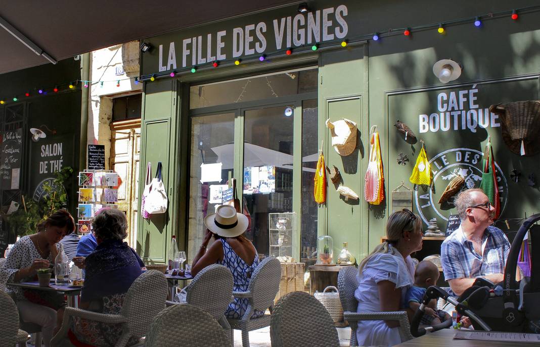 UZES_La_Fille_des_Vignes