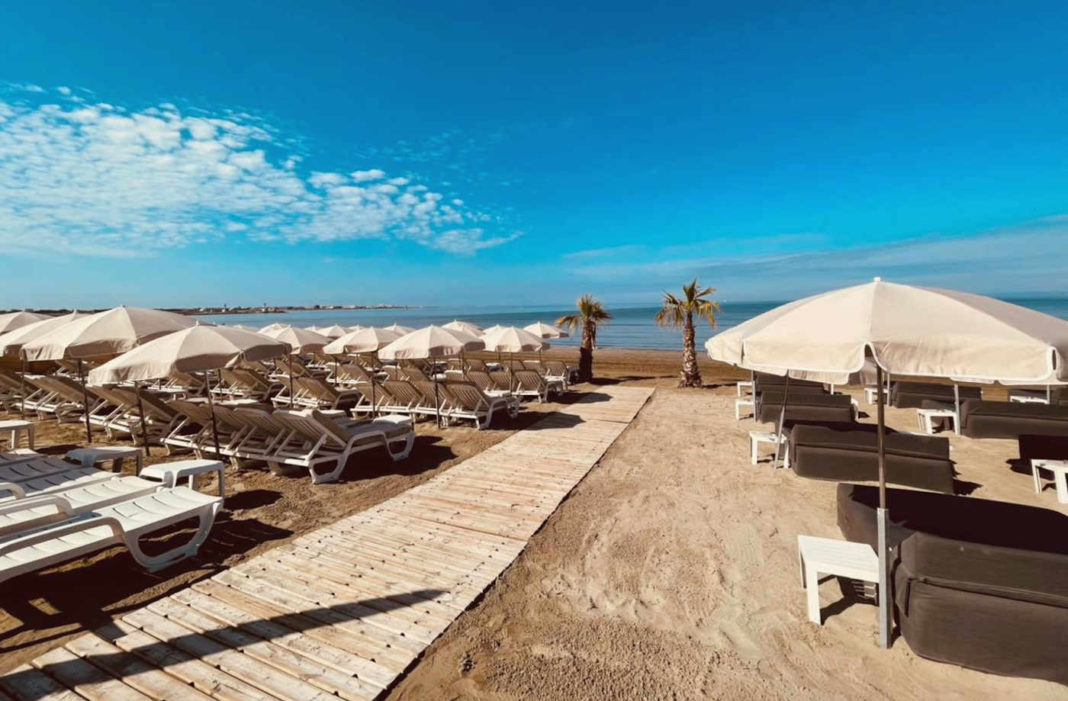 La Plage des Artistes plage privée au Grau-du-Roi