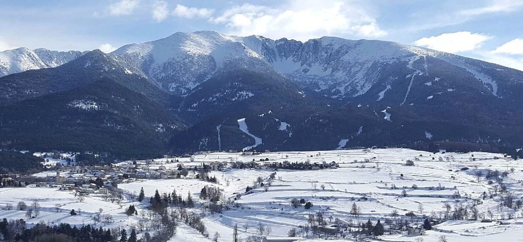 Pin's Ski Club De Cambre D'Aze - Insigne émaillé Sport D'occasion