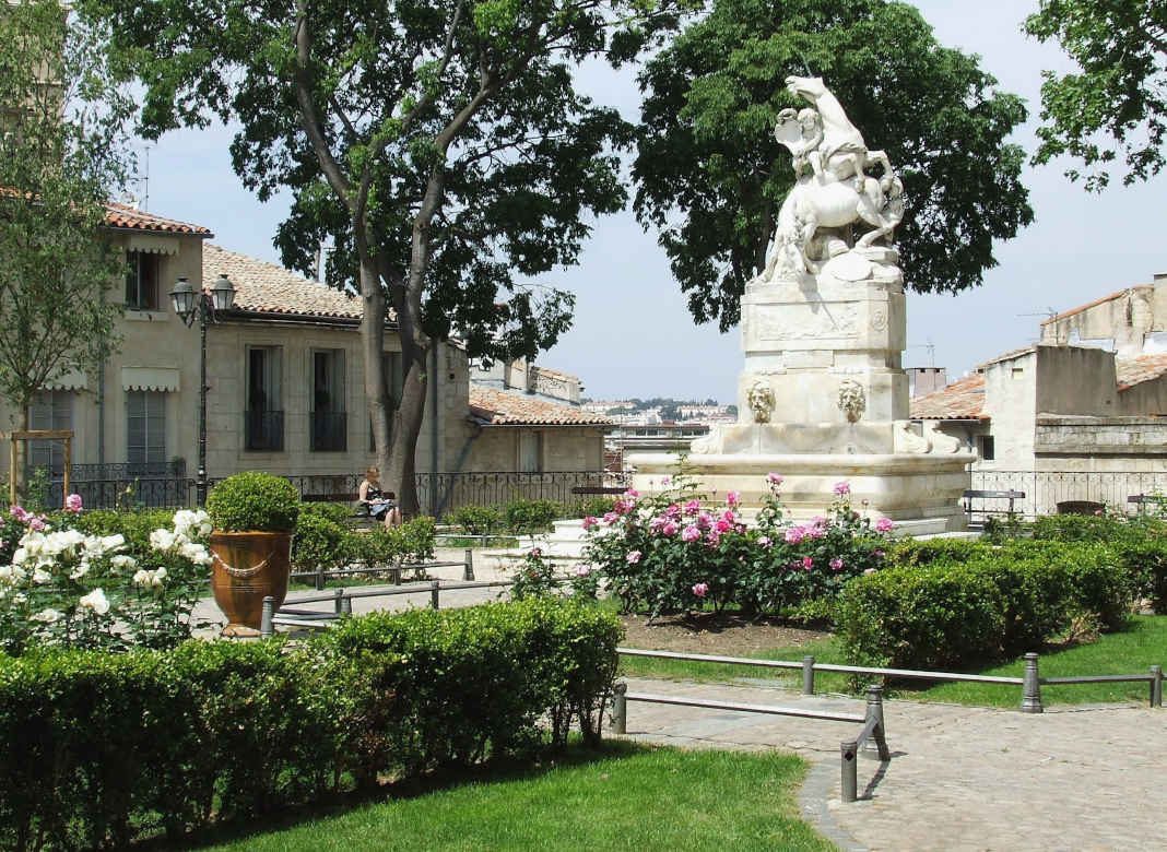 Place de la Canourgue Écusson Montpellier