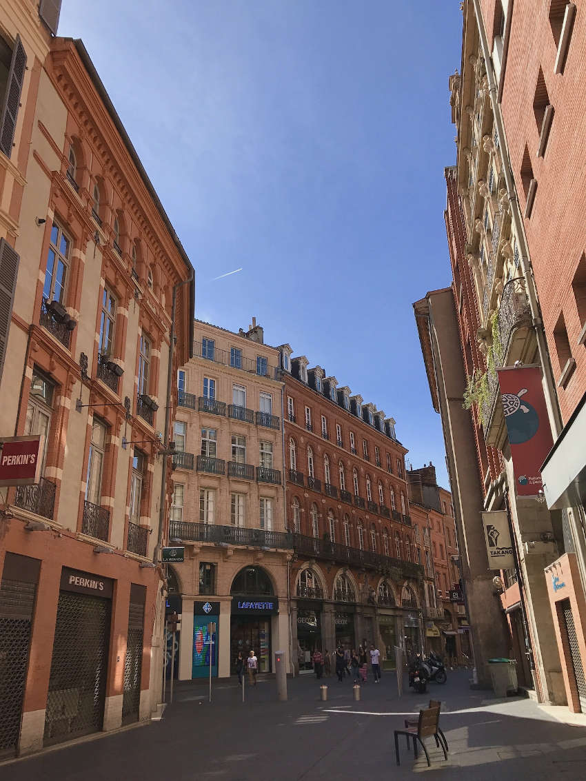 Quartier Saint Georges A Toulouse De Boutiques En Terrasses