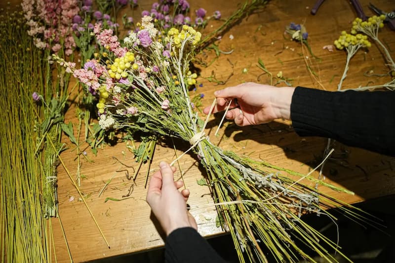 Atelier fabrication de bouquets de fleurs à La Butinerie Marseille